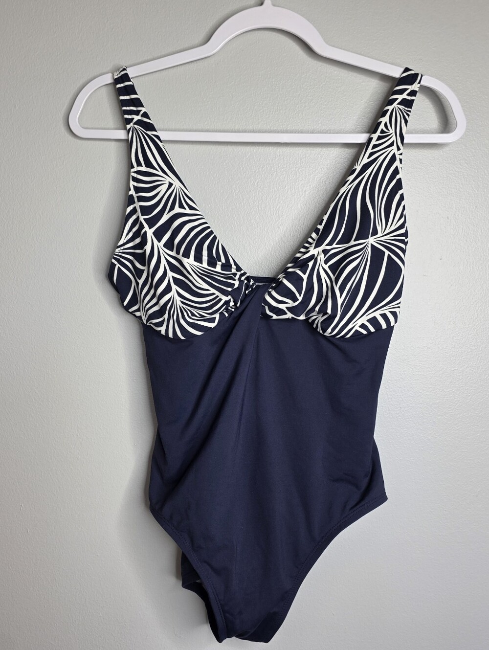 Anne Cole Signature Shadow Palm Twist Front Shirred One Piece Swimsuit Size 10